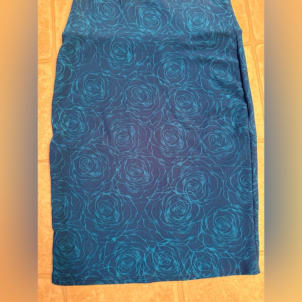 EUC. Medium Rose LuLaRoe Cassie skirt. Perfectly “Beauty & the Beast” inspo